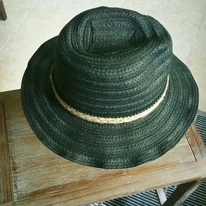 Need that flexible toss in your bag hat?